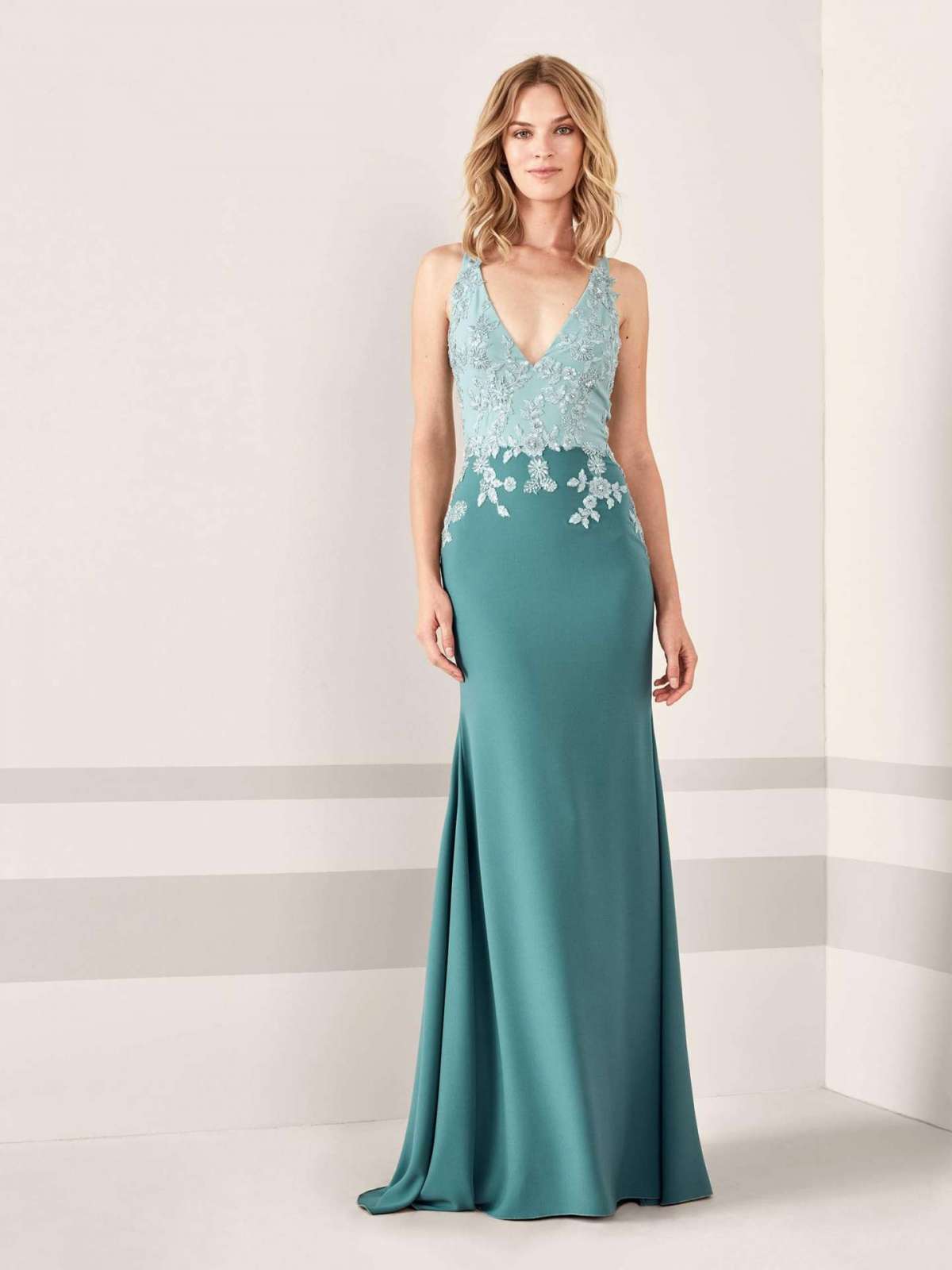 Vestito da cerimonia verde lungo Pronovias