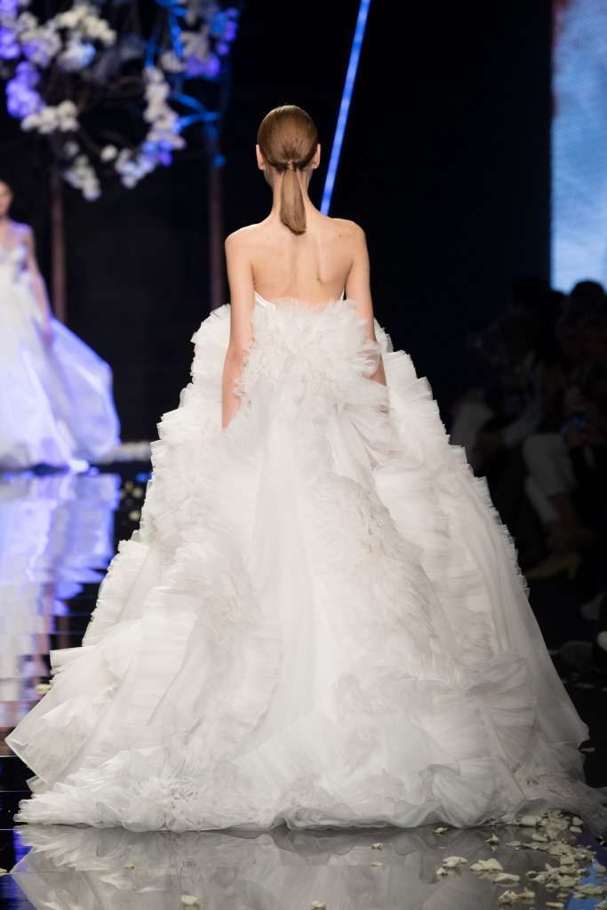 Abito da sposa a balze Antonio Riva