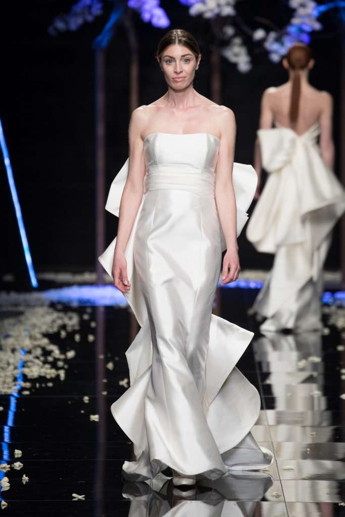 Abito da sposa a colonna in mikado