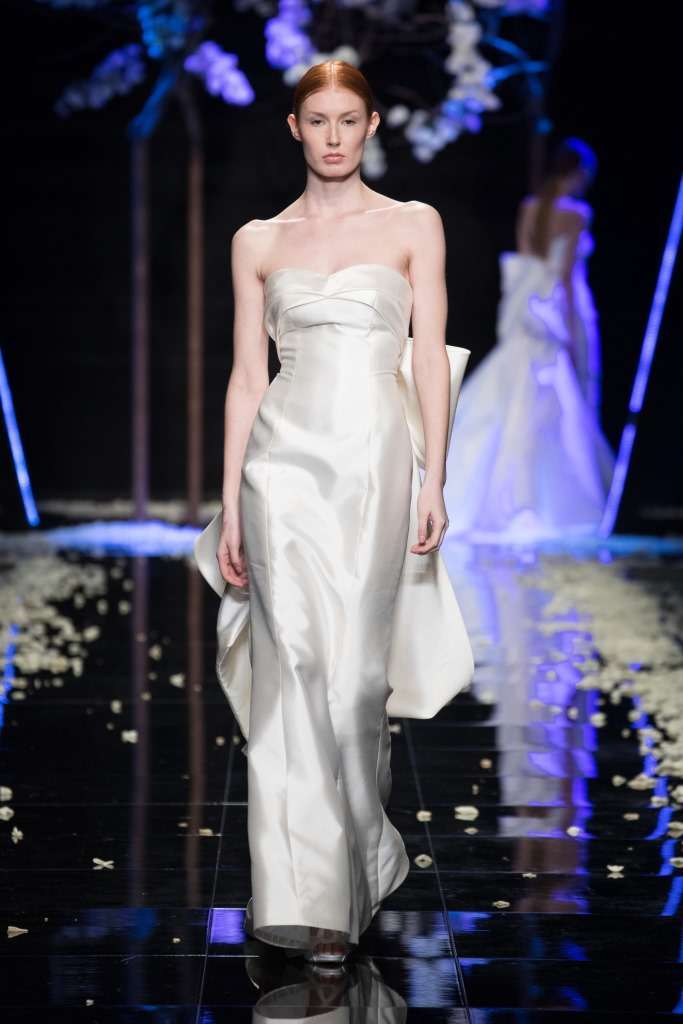 Abito da sposa a colonna