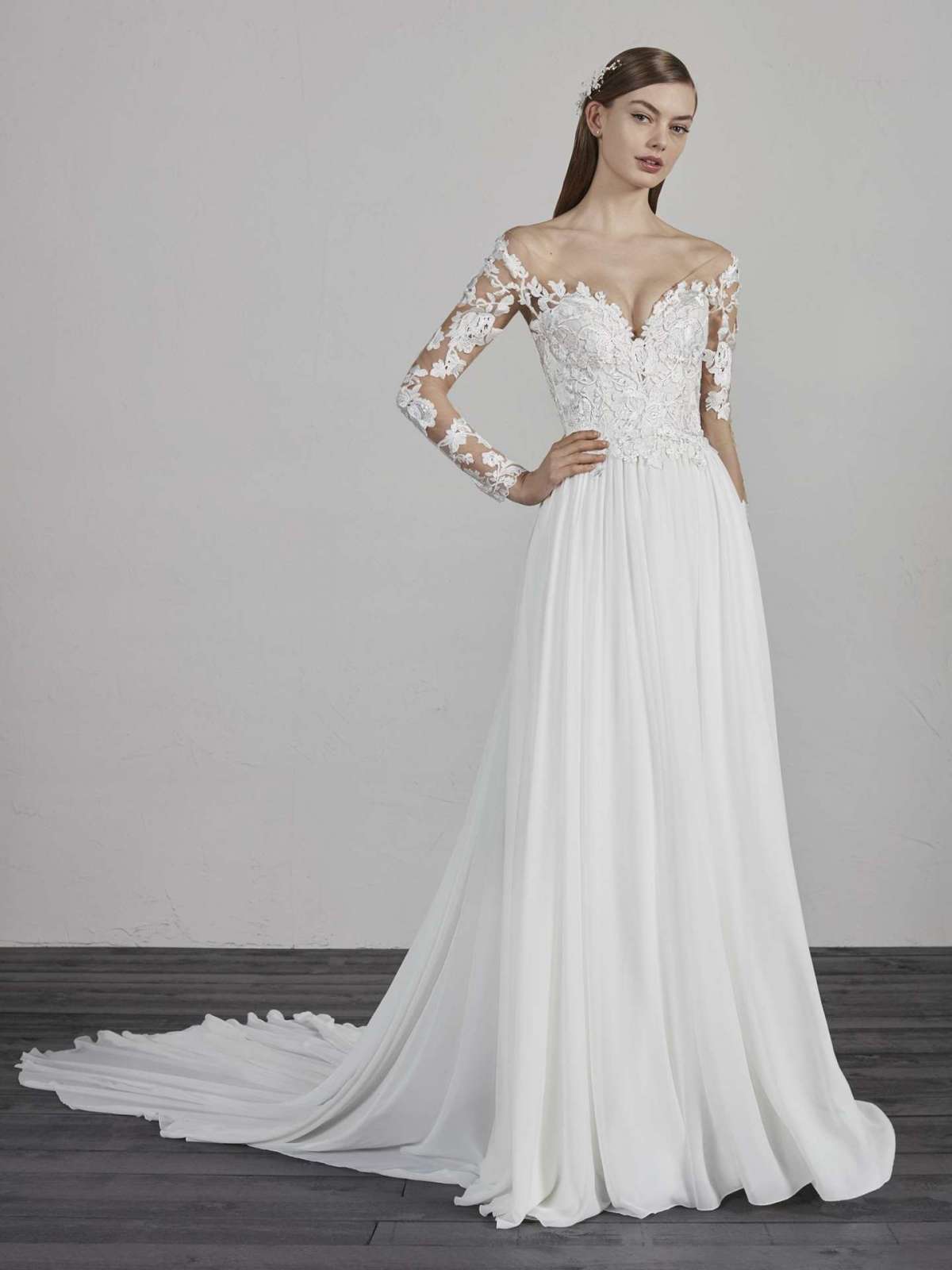 Abito da sposa a maniche lunghe Pronovias