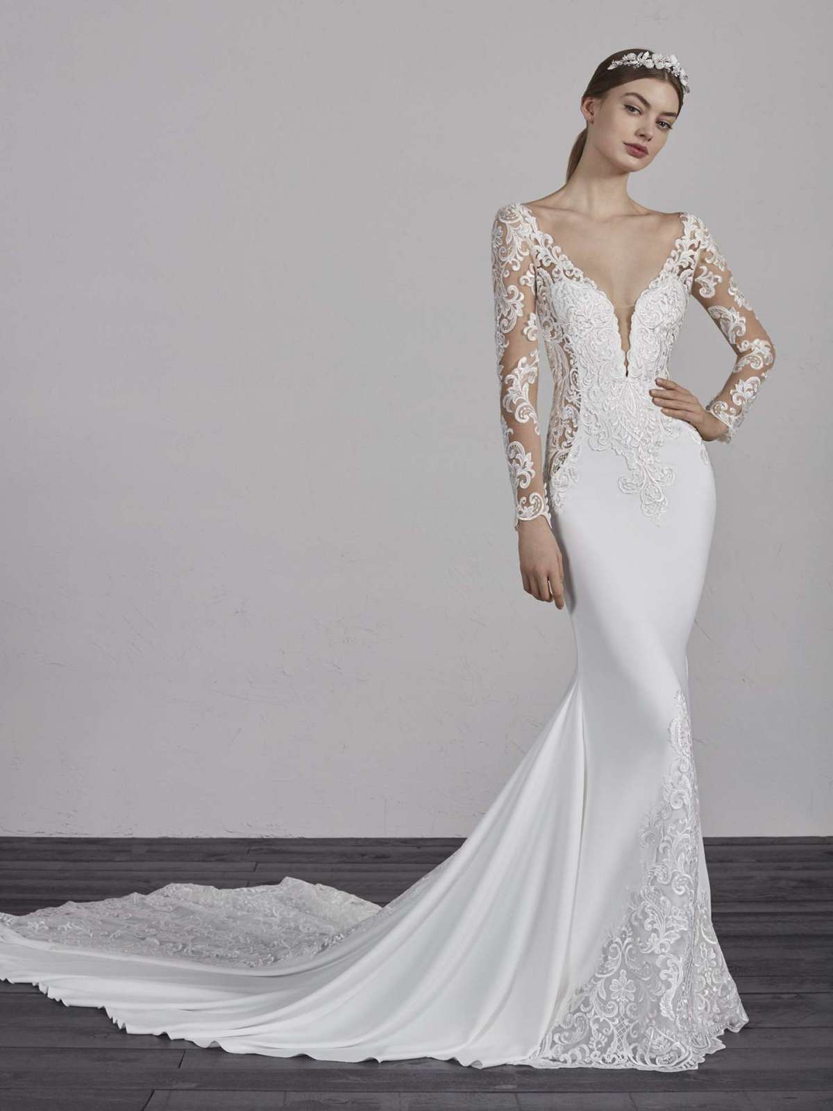 Abito da sposa a sirena in crepe e seta Pronovias