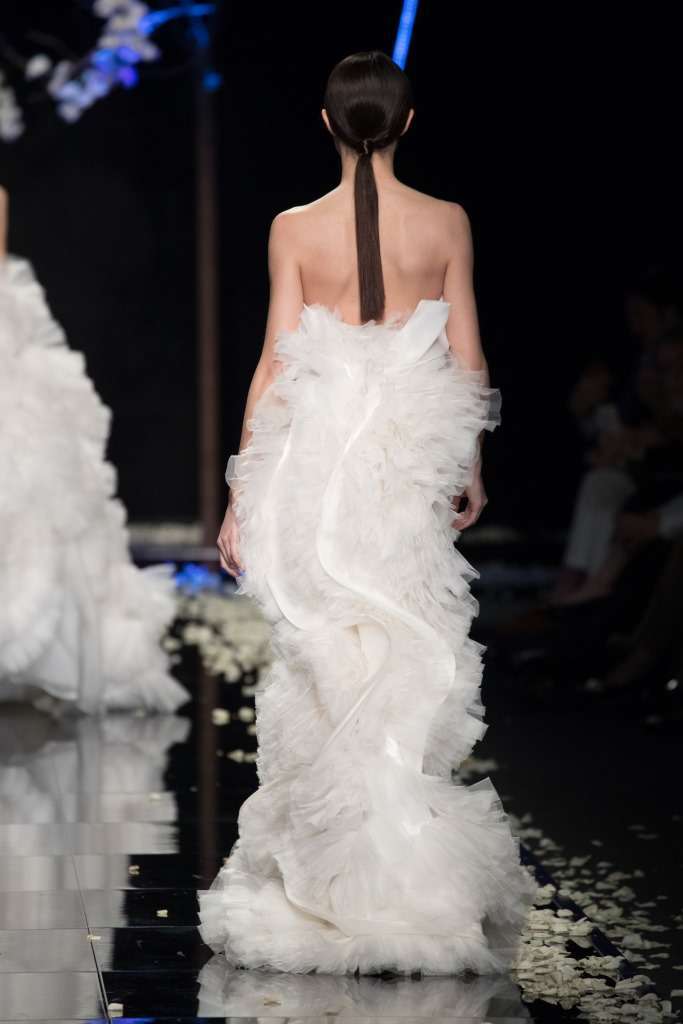 Abito da sposa con balze Antonio Riva
