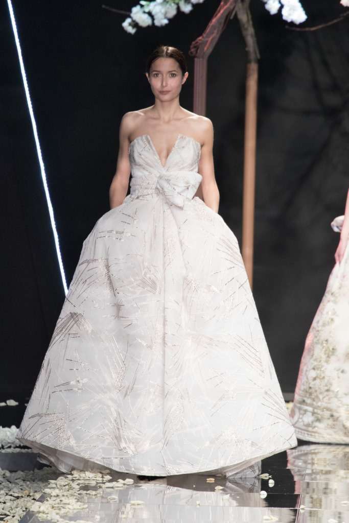 Abito da sposa con ricami pregiati Antonio Riva