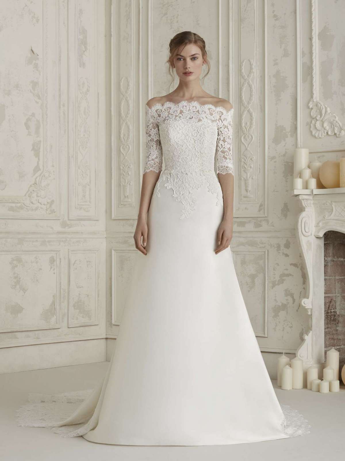 Abito da sposa con scollo omerale