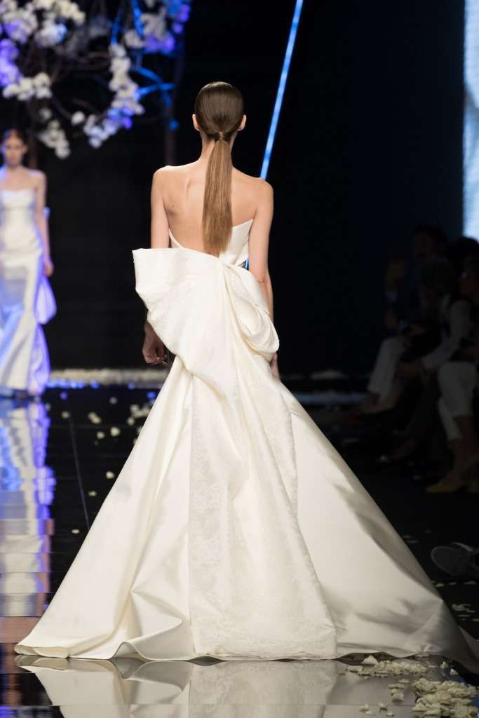 Abito da sposa con strascico Antonio Riva