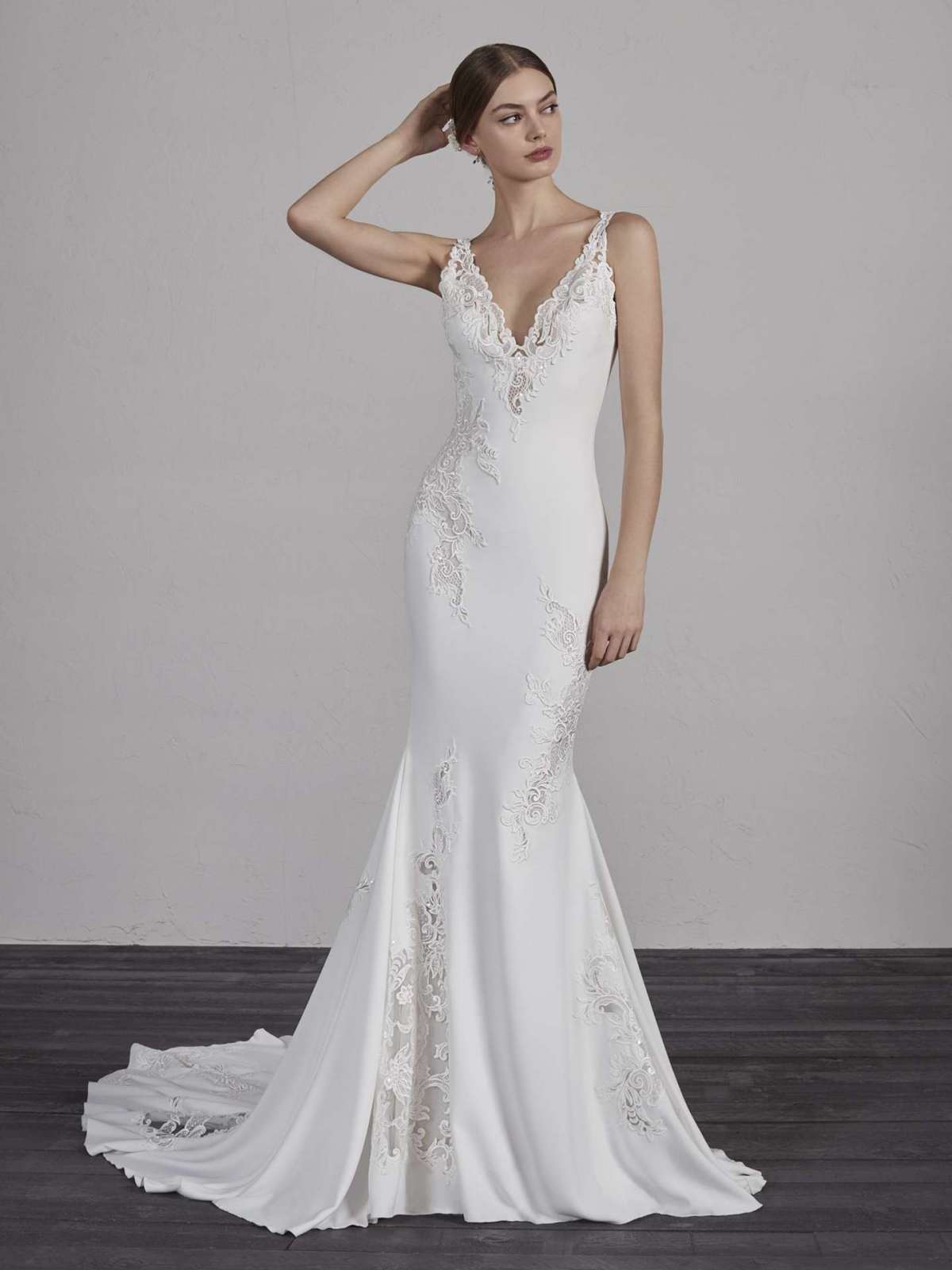 Abito da sposa in crepe e pizzo Pronovias a sirena