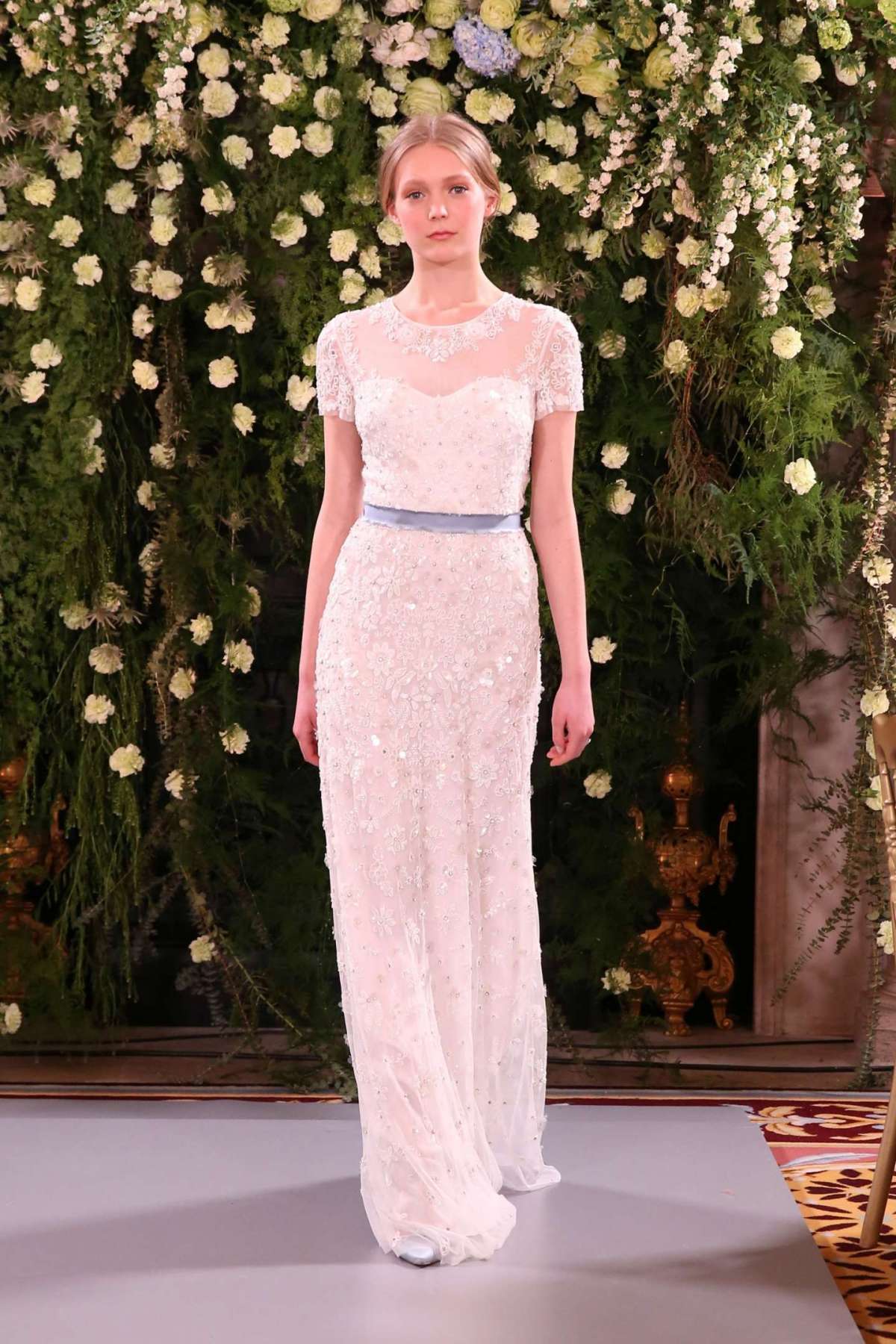 Abito da sposa in pizzo a colonna Jenny Packham