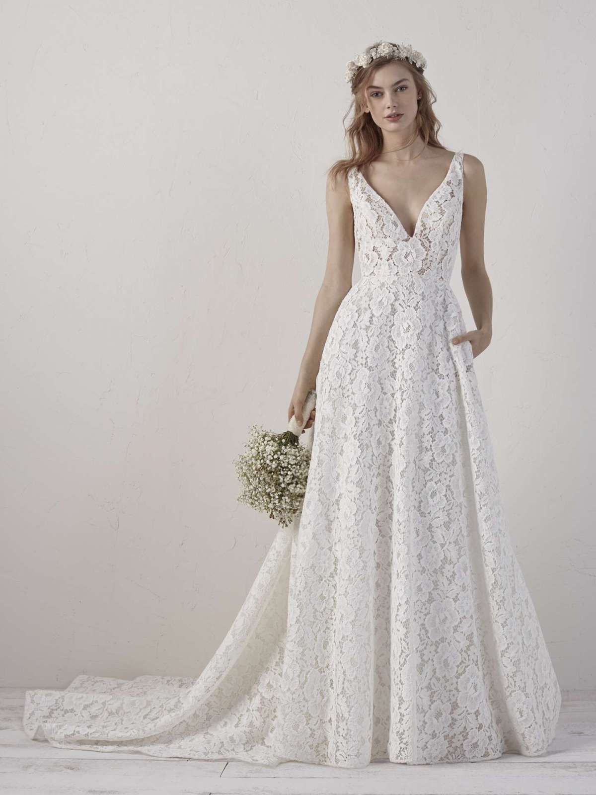 Abito da sposa in pizzo Pronovias