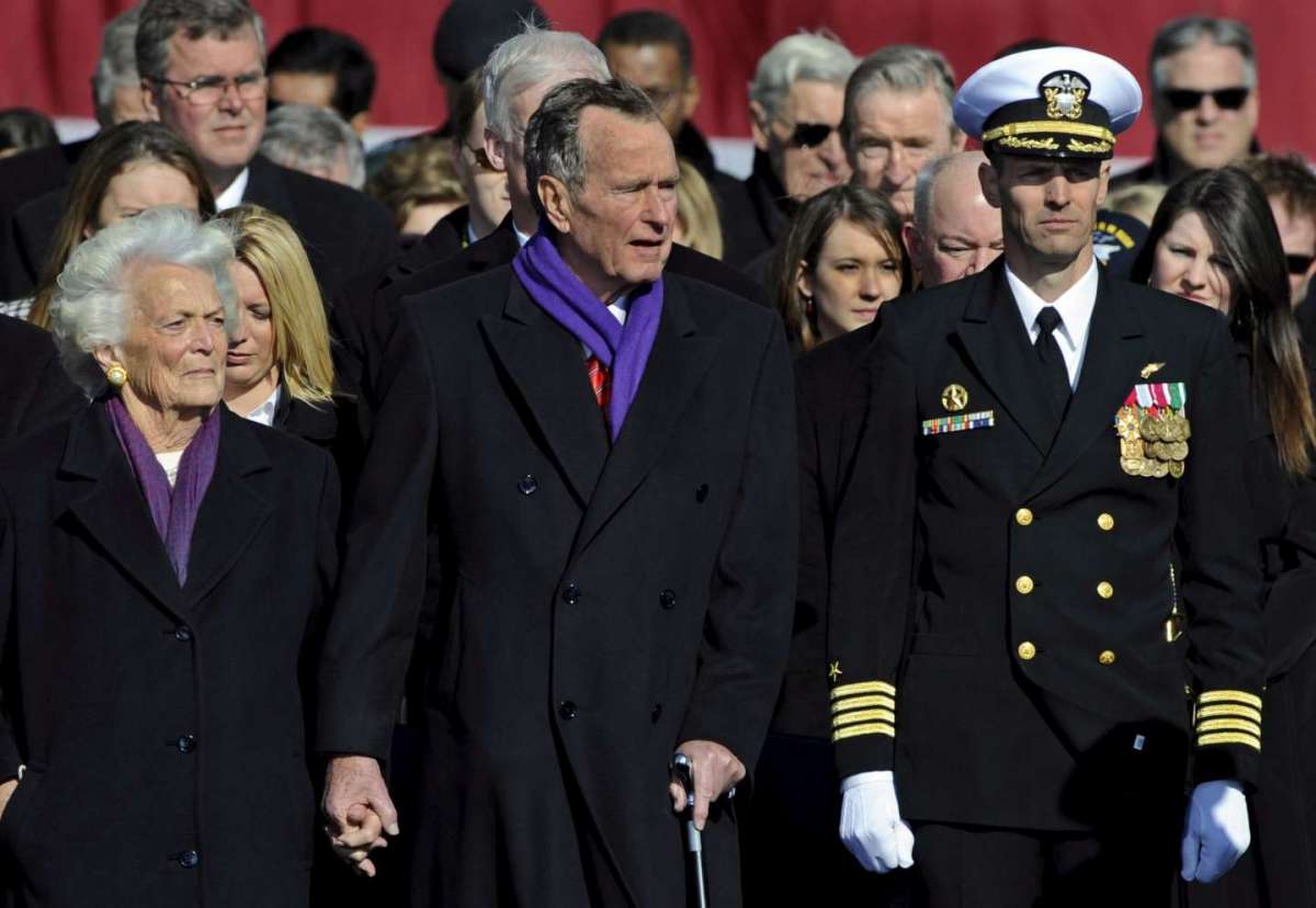 Barbara Bush alla cerimonia della US Navy