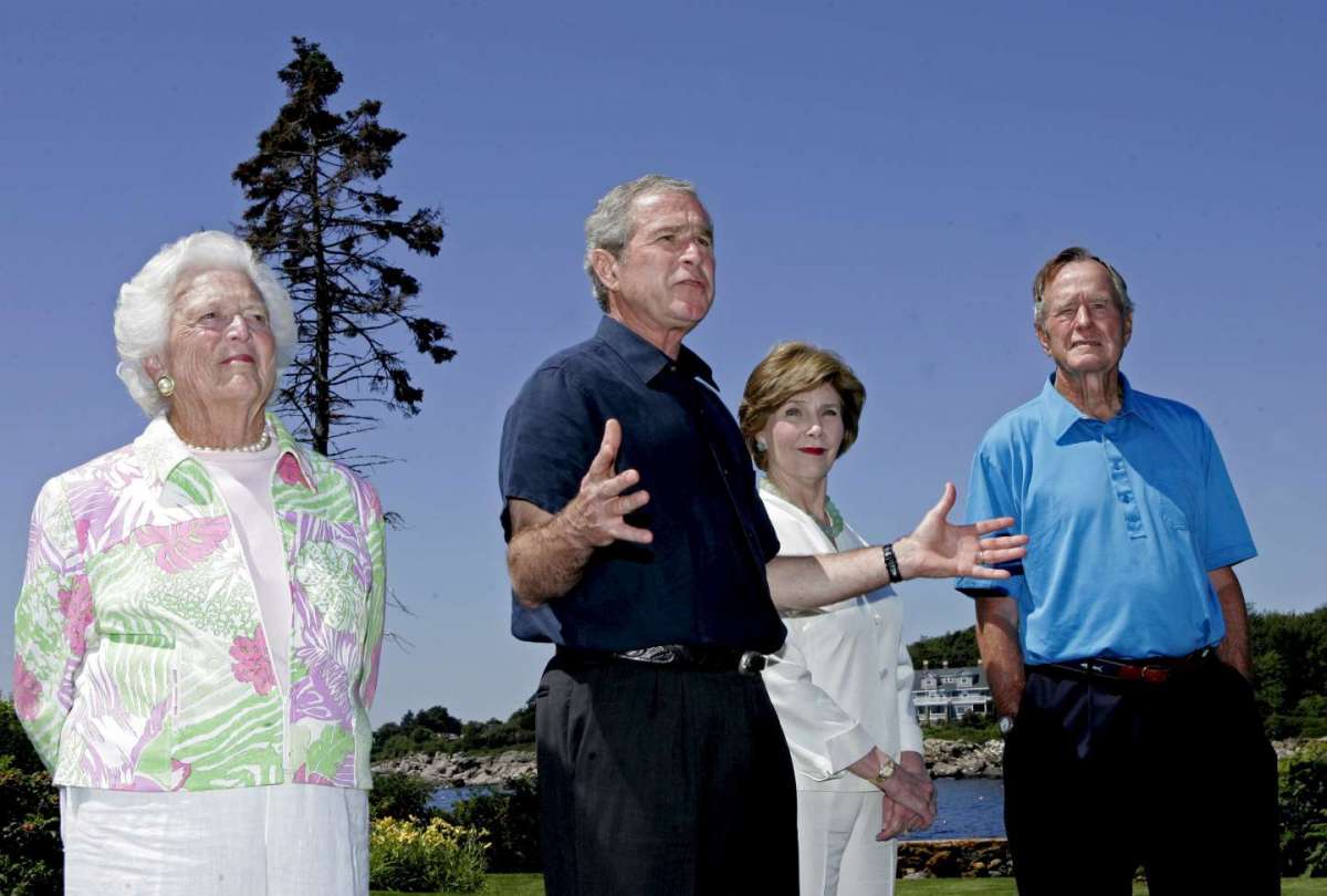 Barbara Bush in attesa di Sarkozy