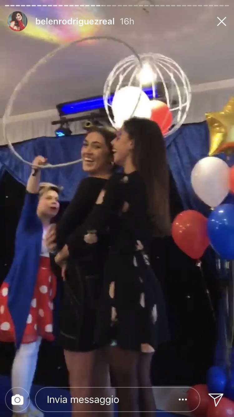 Belén e Cecilia Rodriguez alla festa di Santiago