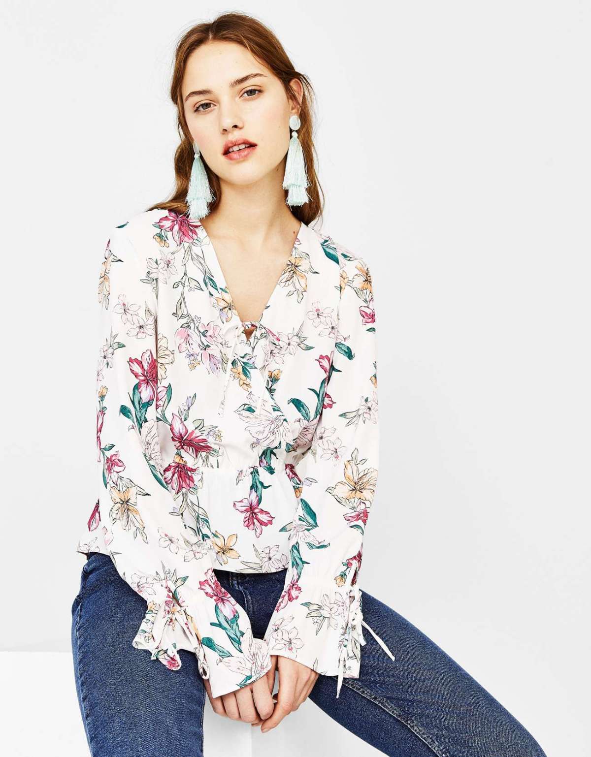 Camicia a fiori con volants Bershka