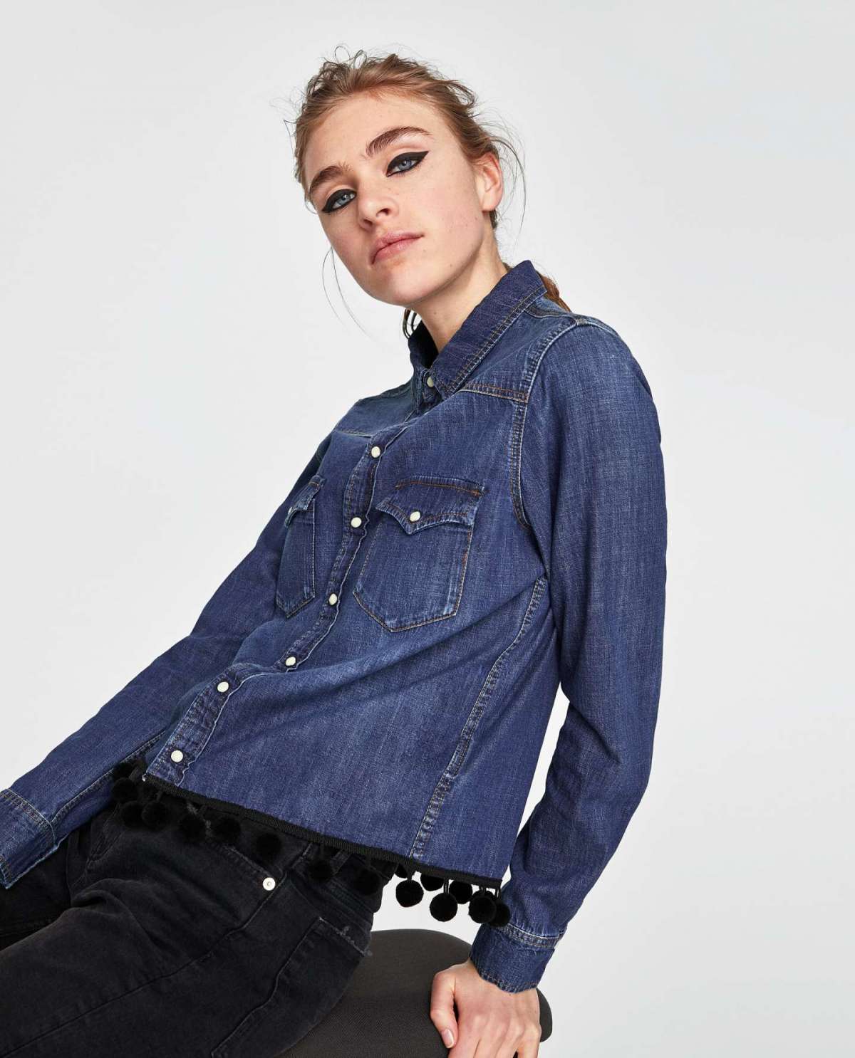 Camicia di jeans con pon pon Zara
