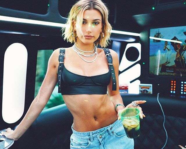 Hailey Baldwin a Coachella