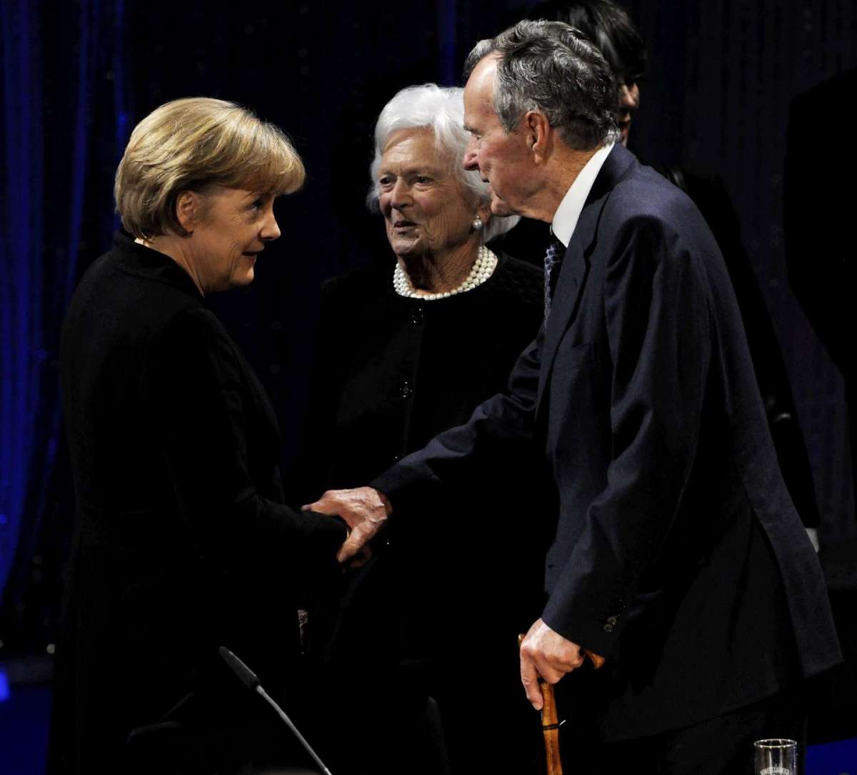 L'incontro tra Barbara Bush e Angela Merkel