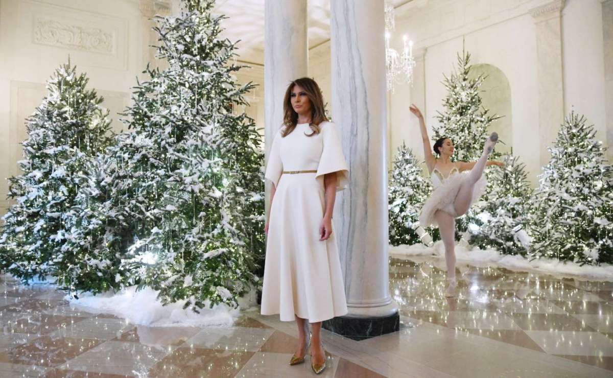 Melania Trump abito longuette bianco