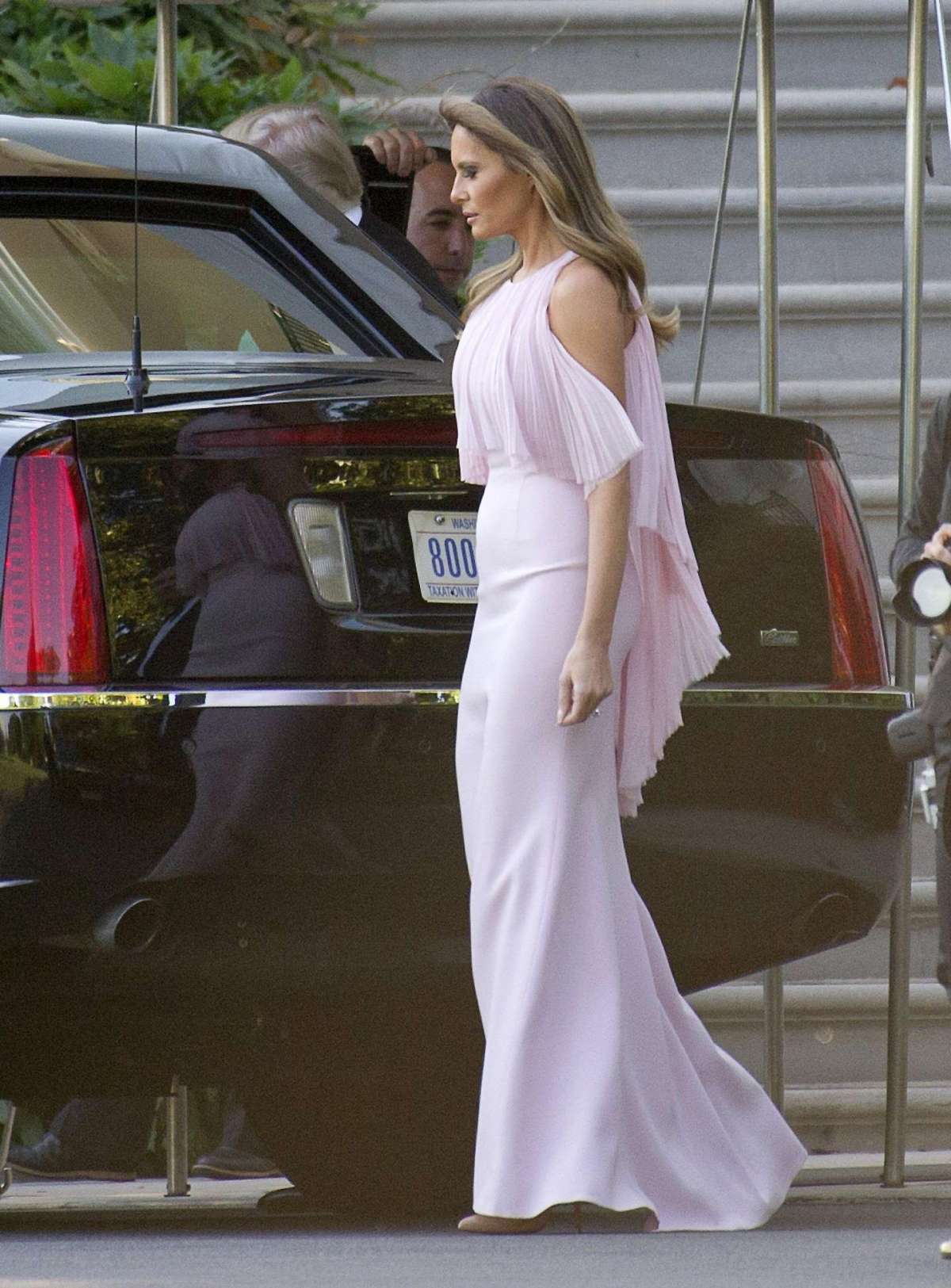 Melania Trump abito lungo rosa