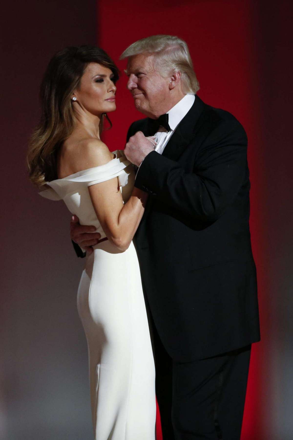 Melania Trump long dress bianco