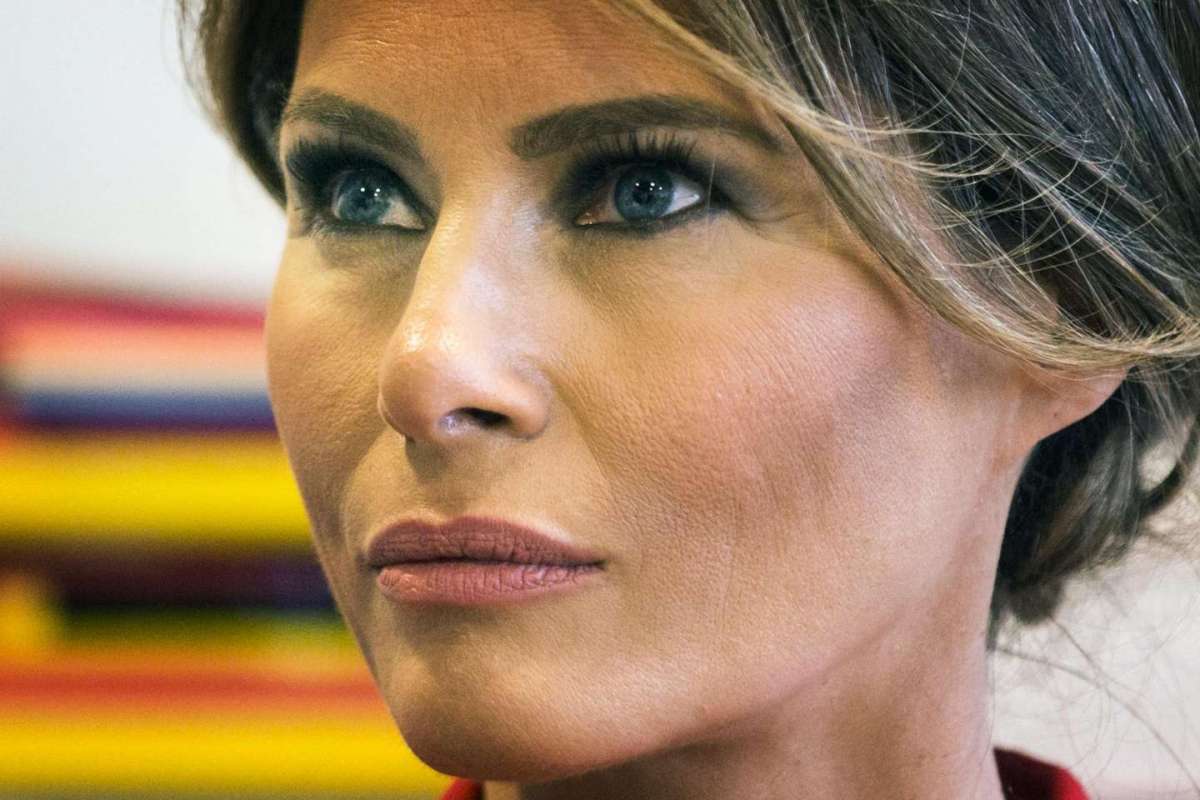 Melania Trump sguardo