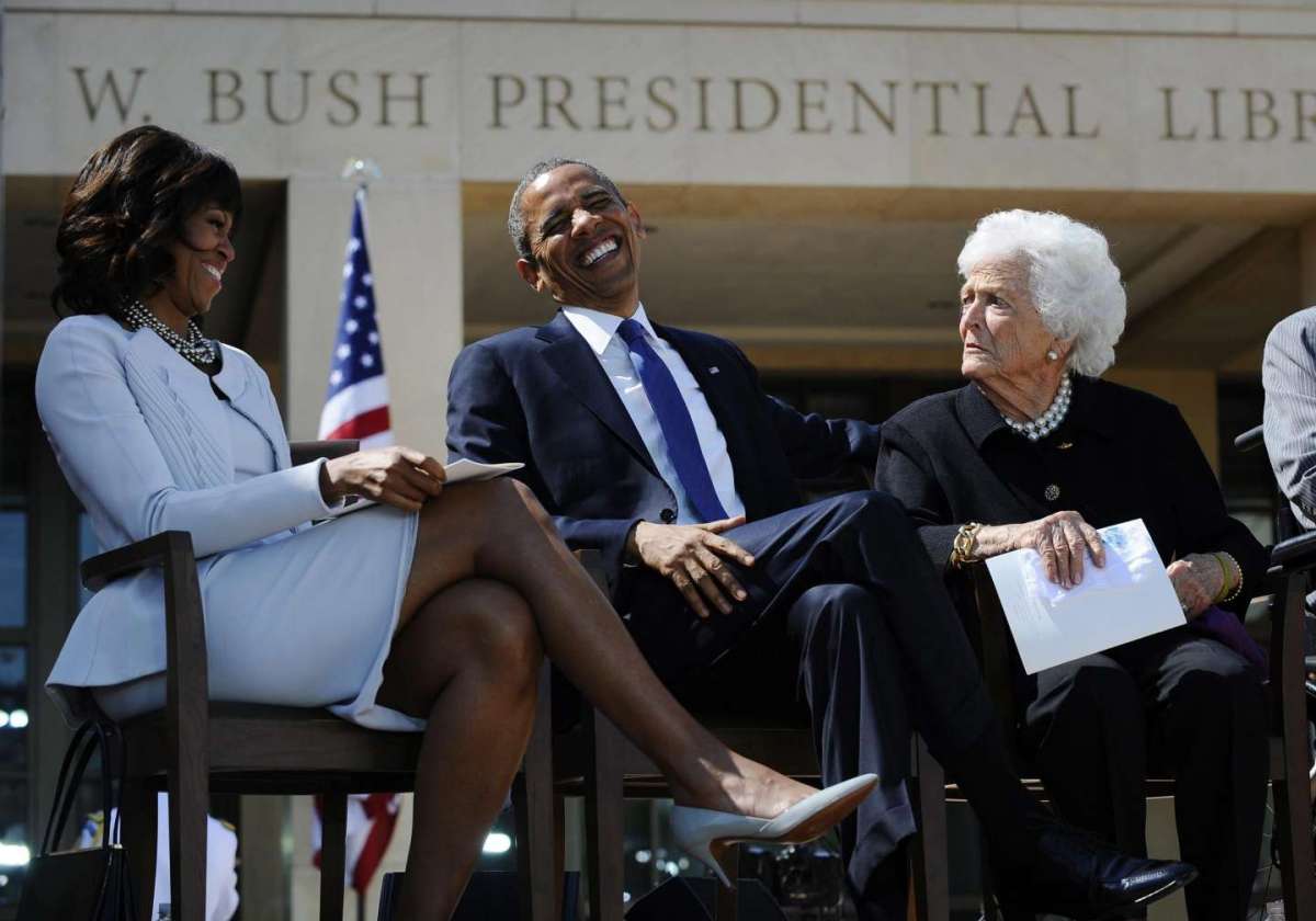 Risate per gli Obama e Barbara Bush