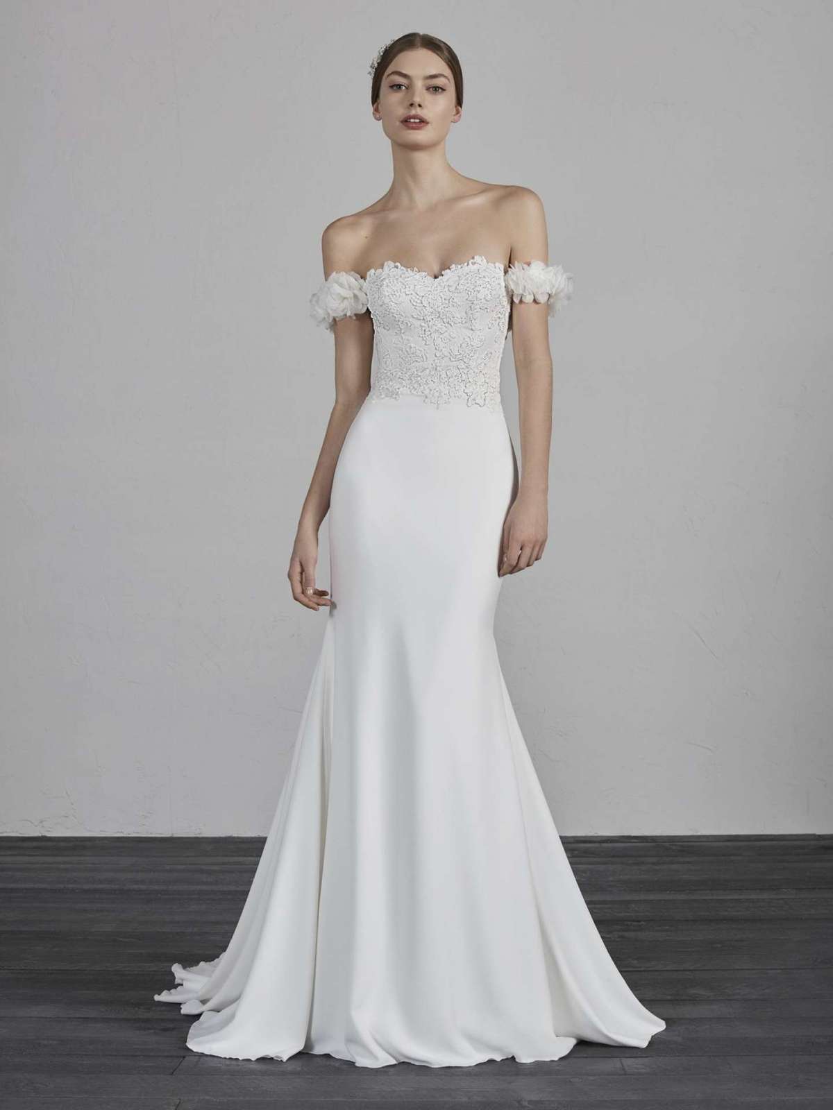 Vestito da sposa a sirena in crepe e pizzo Pronovias