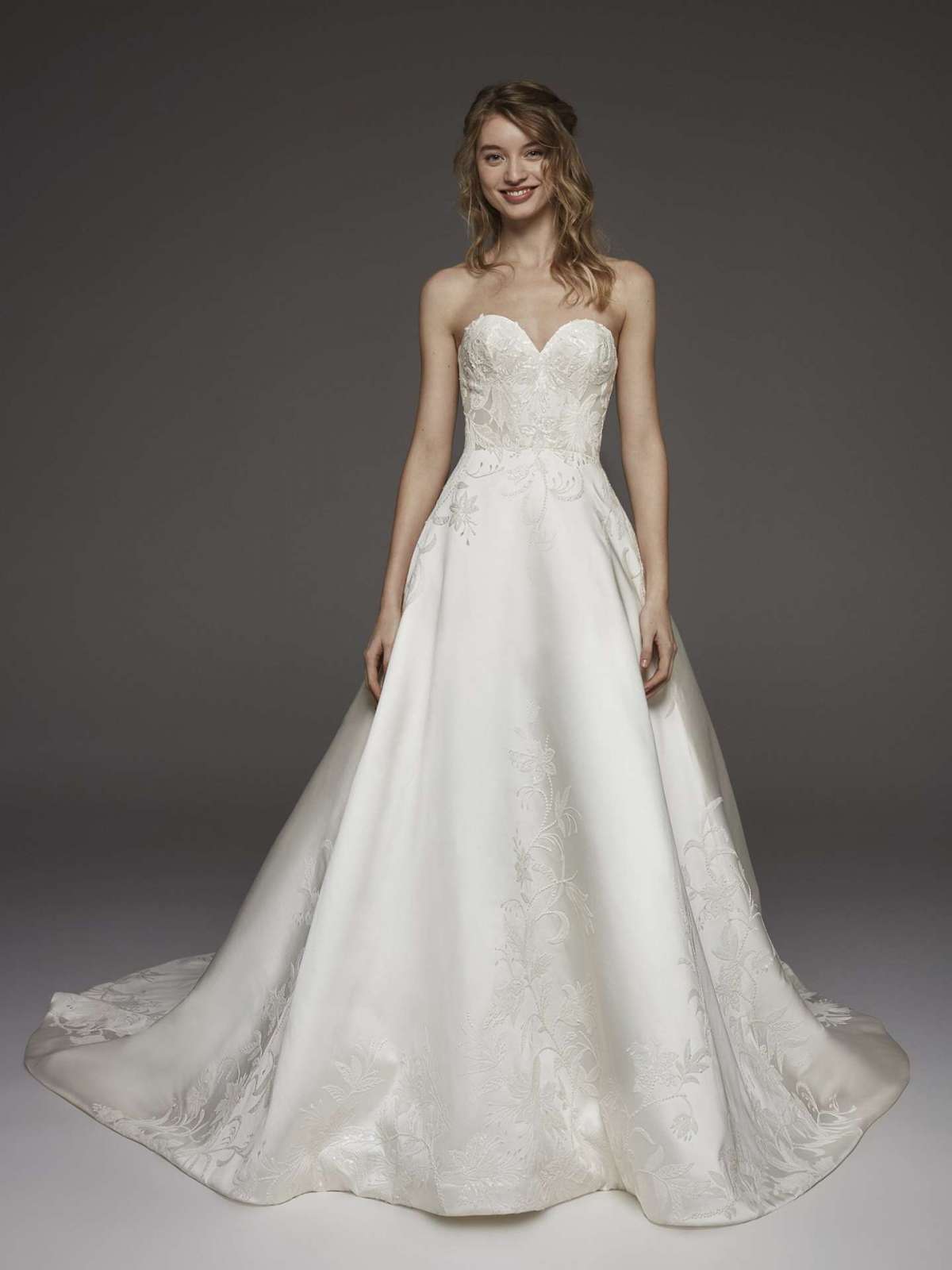 Vestito da sposa da principessa Atelier Pronovias