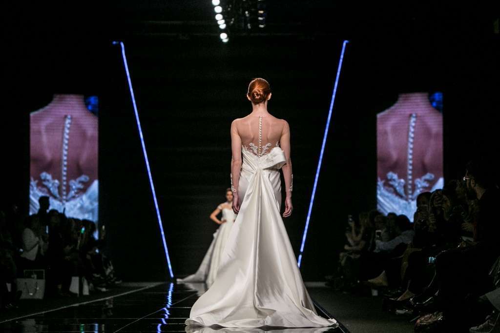 Vestito da sposa in mikado Enzo Miccio