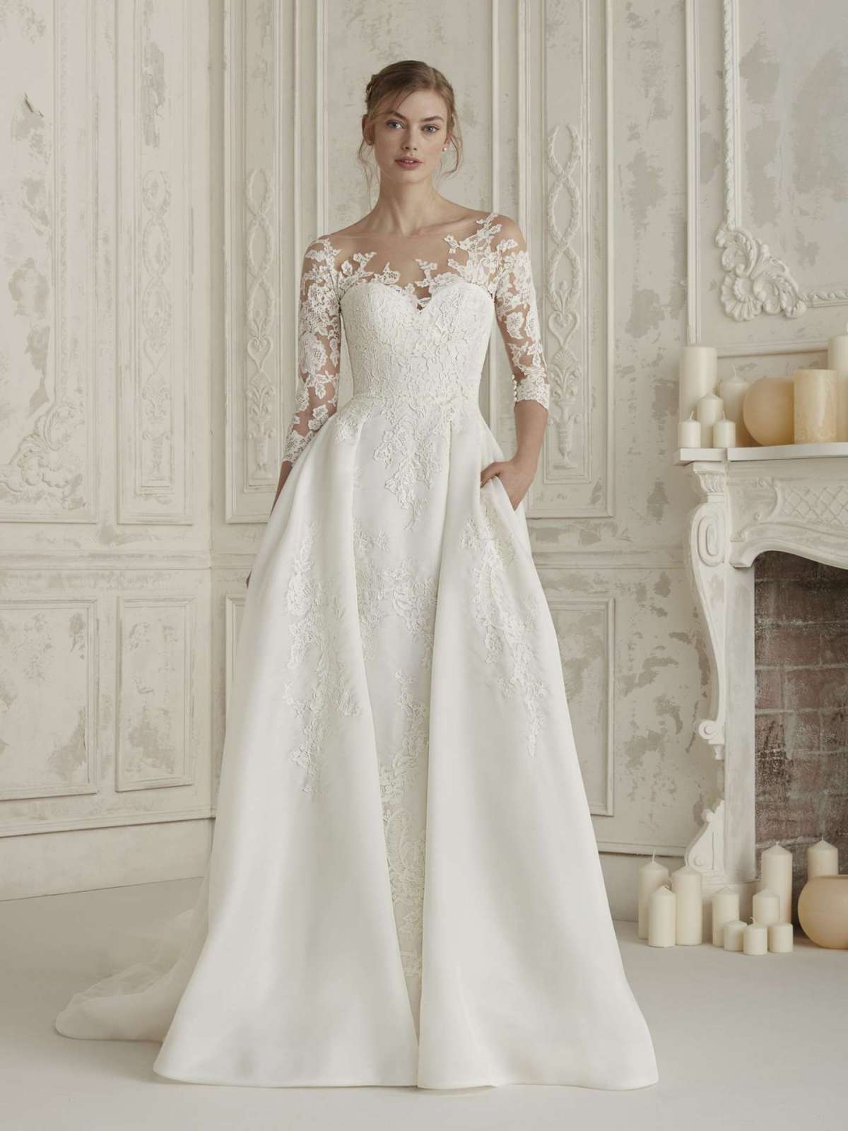 Vestito da sposa in pizzo con maniche midi