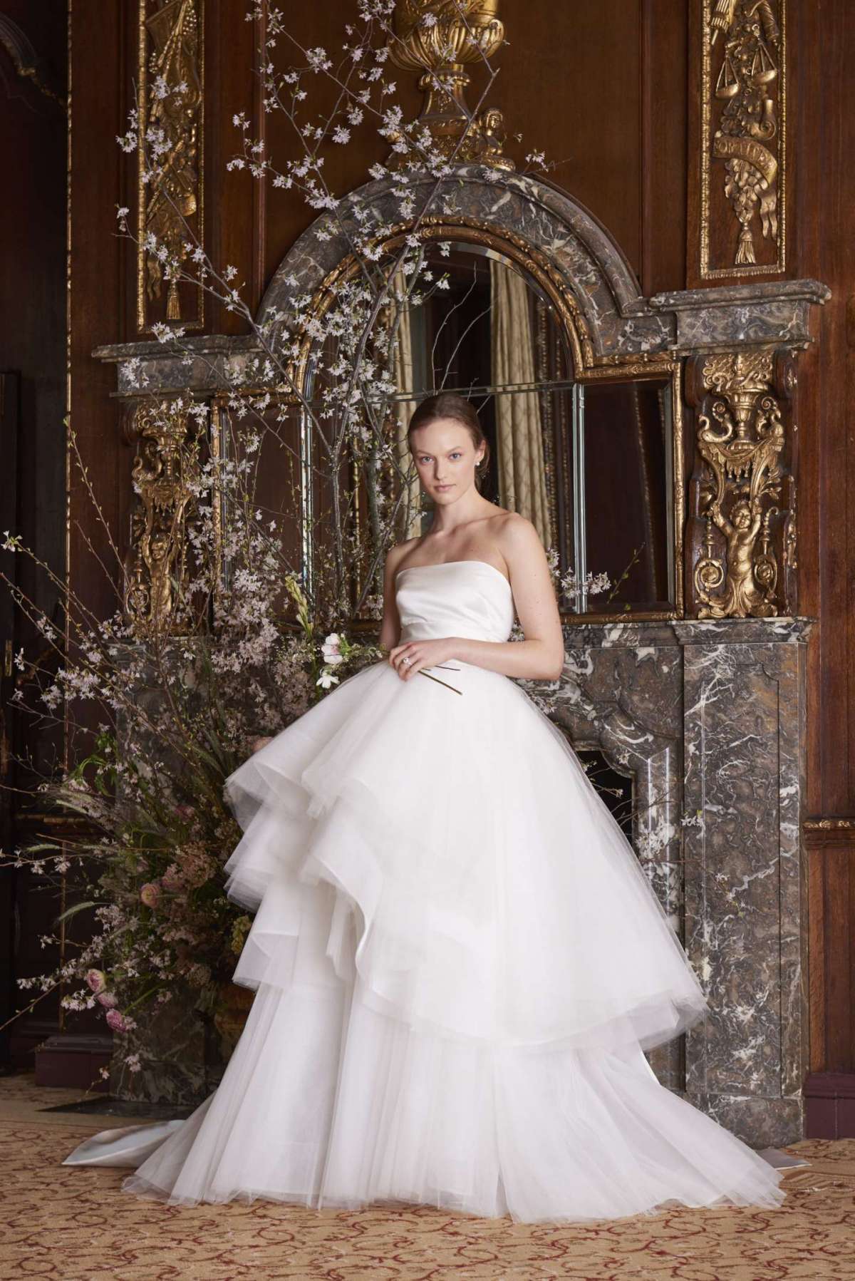 Abito da sposa a balze in tulle Monique Lhuillier