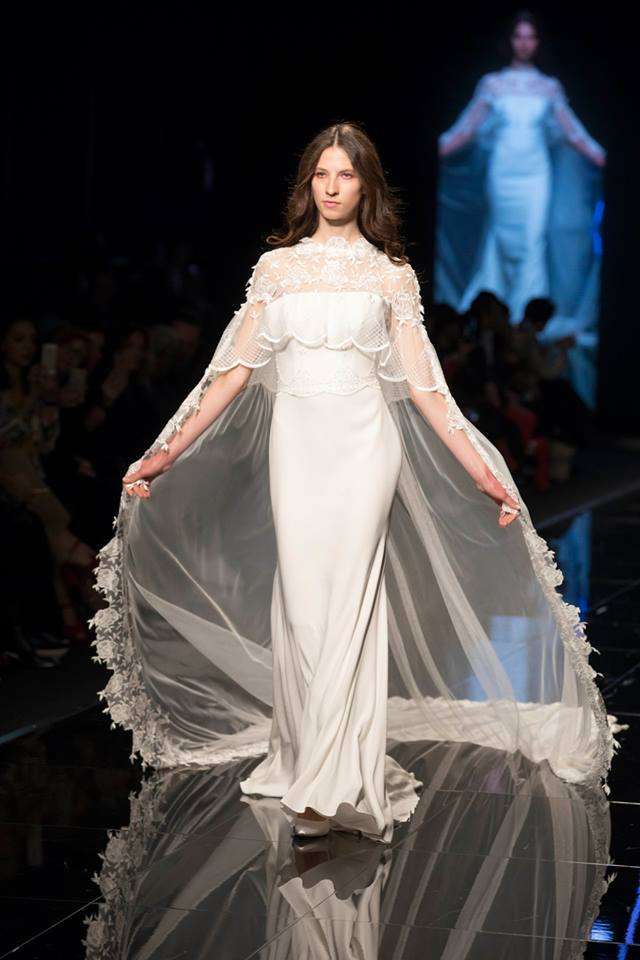 Abito da sposa a colonna Elisabetta Polignano