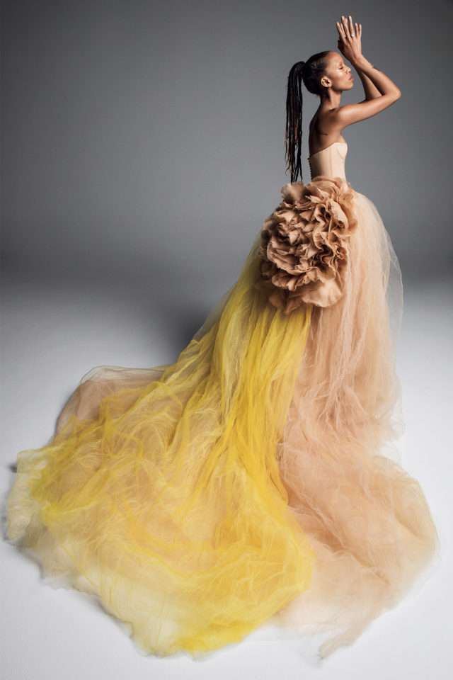 Abito da sposa in organza e tulle giallo e nude Vera Wang