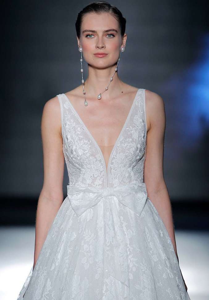 Abito da sposa in pizzo Rosa Clarà