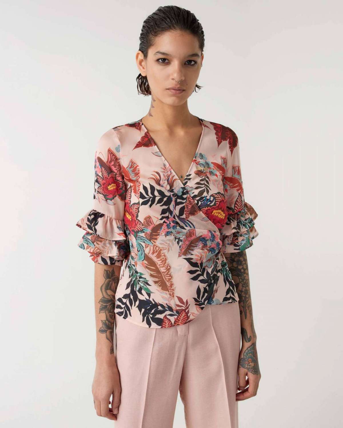 Blusa a fiori con volants Sisley a 69 euro