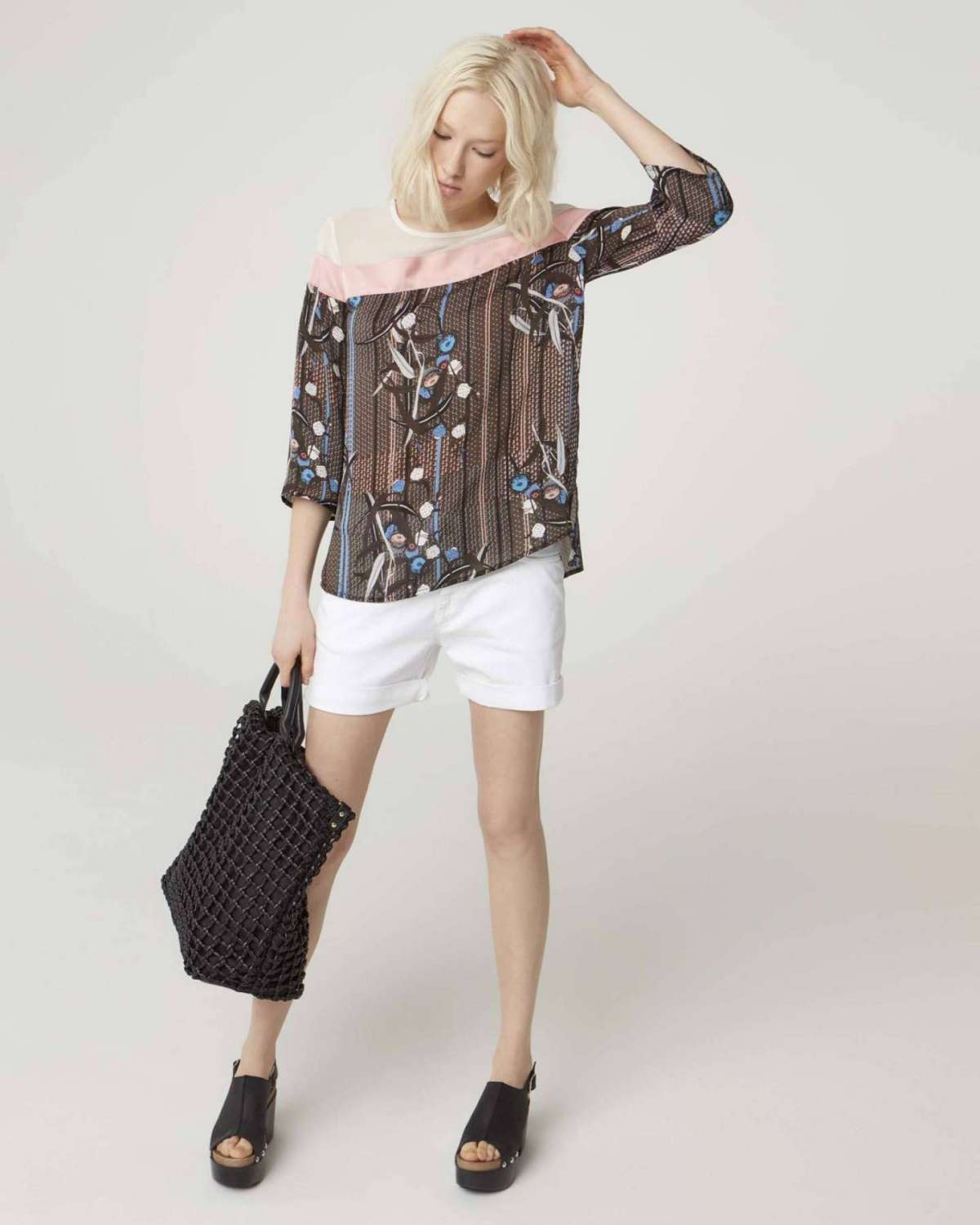 Blusa in satin stampato Sisley a 59 euro