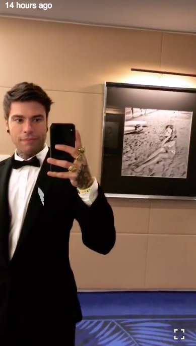 Fedez, il selfie allo specchio