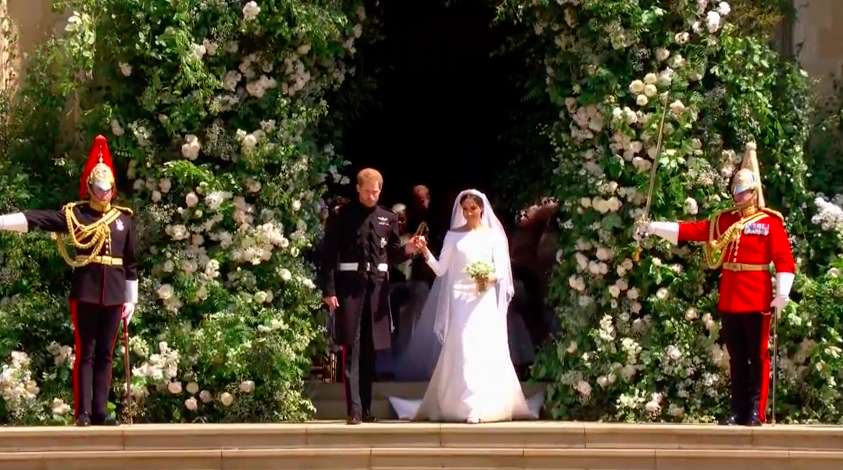 Harry e Meghan davanti la cappella