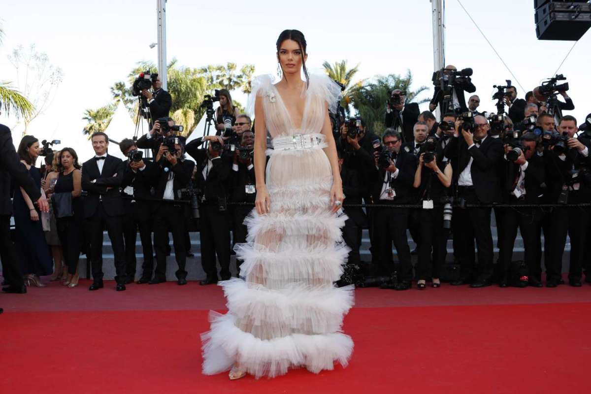 Kendall Jenner in Schiaparelli con gioielli Chopard