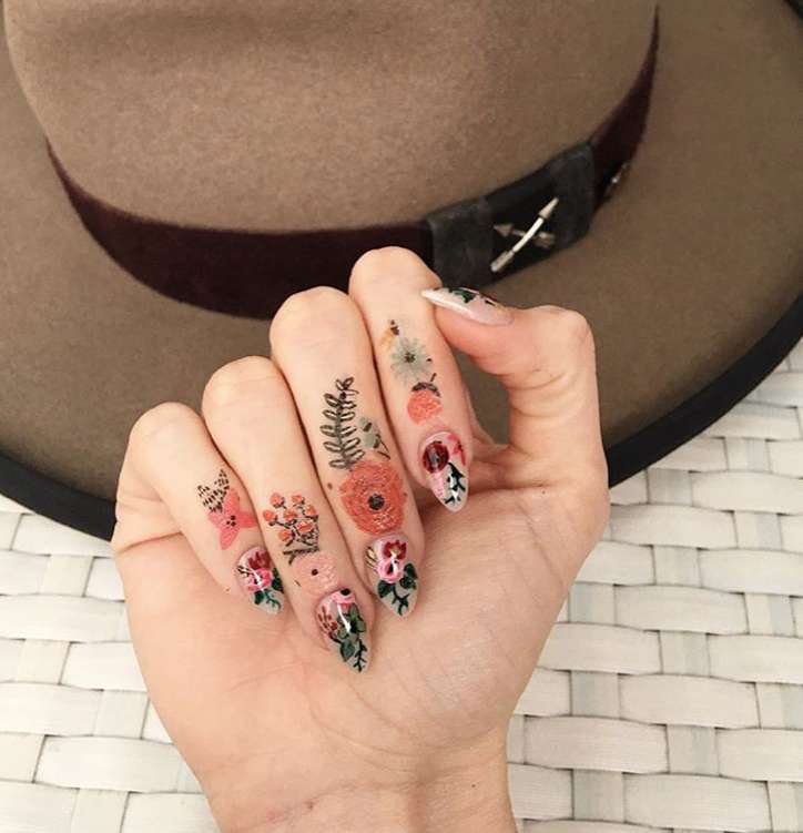 Nail art floreale boho chic