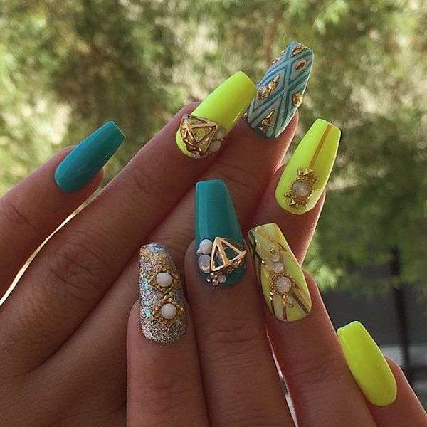 Nail art unghie fluo decorate