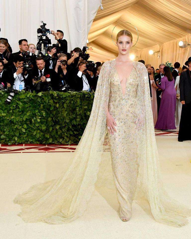 Rosie Huntington-Whiteley in Ralph Lauren Collection con gioielli Anita Ko