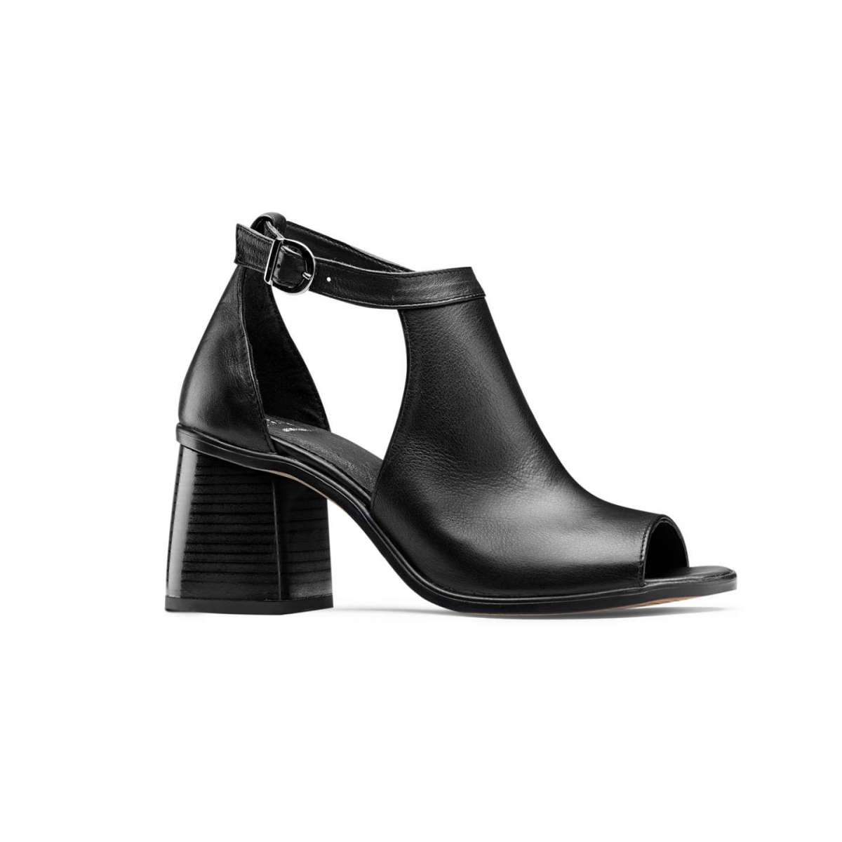Scarpe nere con tacco Bata a 79,99 euro