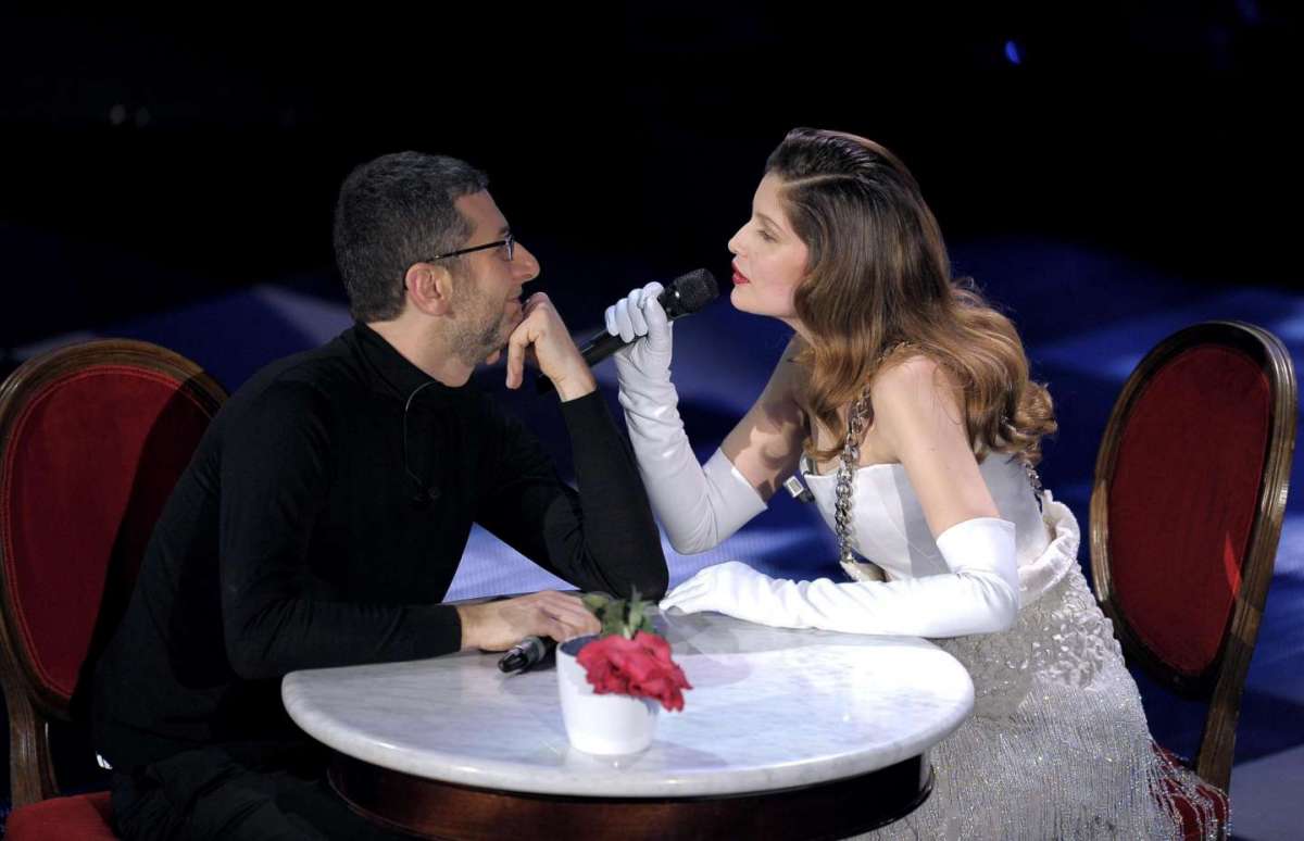 Sexy Laetitia Casta, super ospite a Sanremo