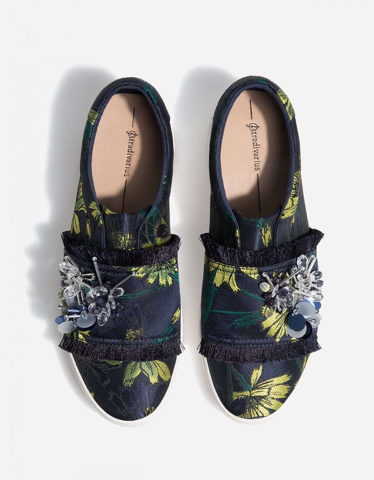 Slip on sneakers decorate Stradivarius