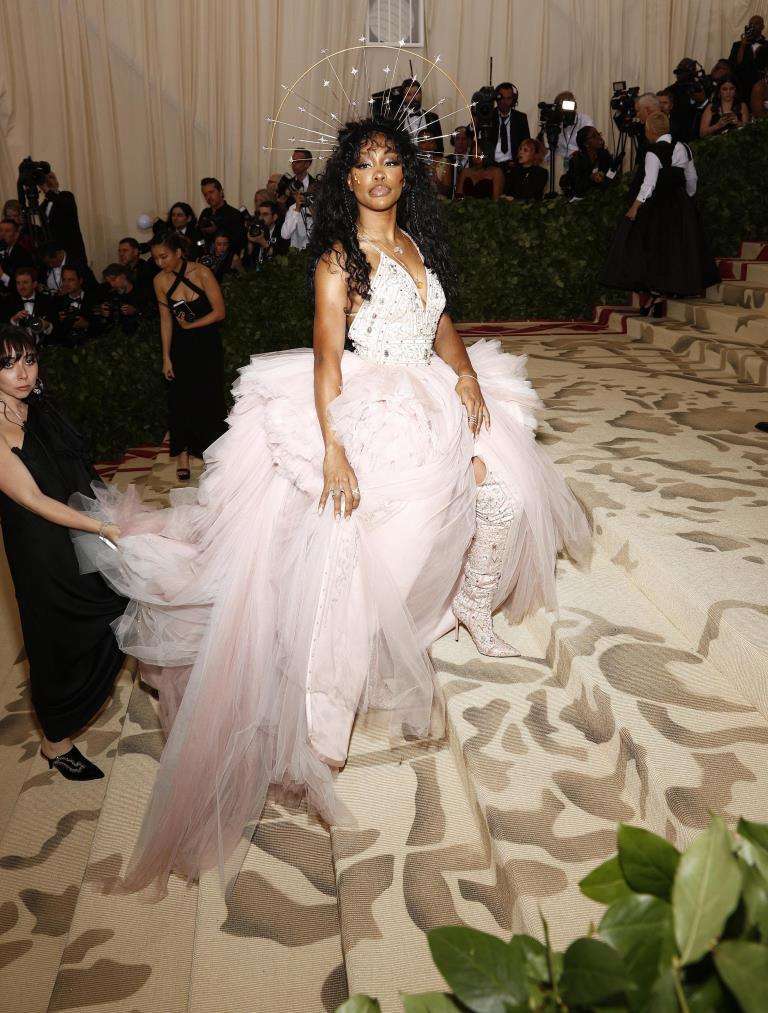 SZA in Versace