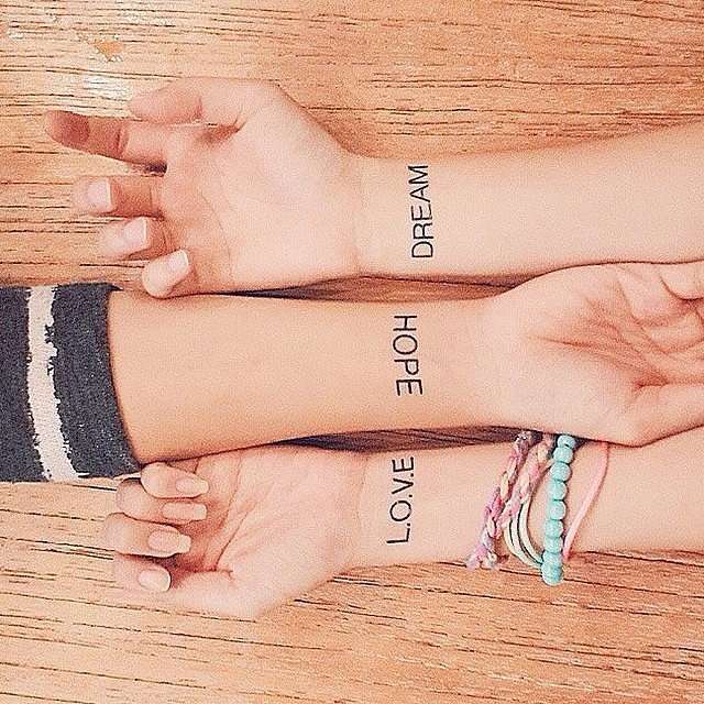 Tatuaggio per amiche Love Hope Dream