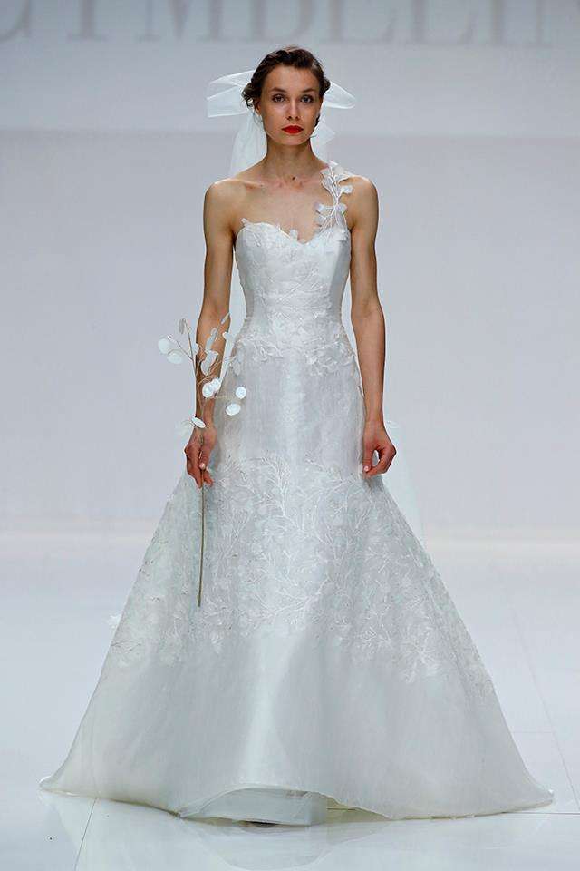 Abito da sposa in pizzo Cymbeline