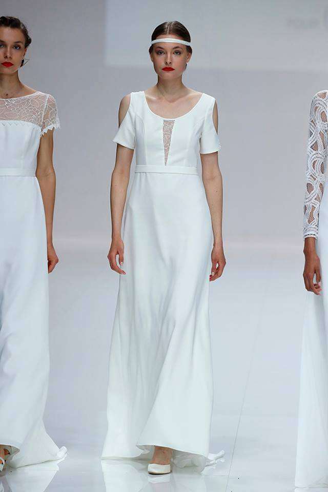 Abito da sposa minimal in seta Cymbeline