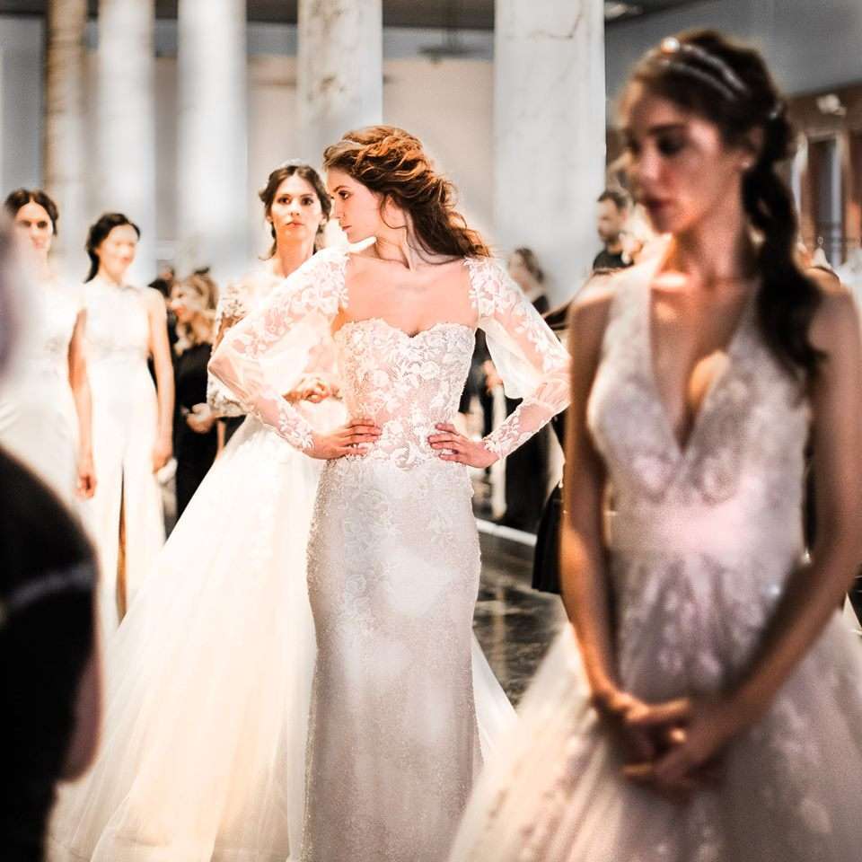 Acconciature sposa semiraccolte, backstage sfilata Nicole Spose 2019