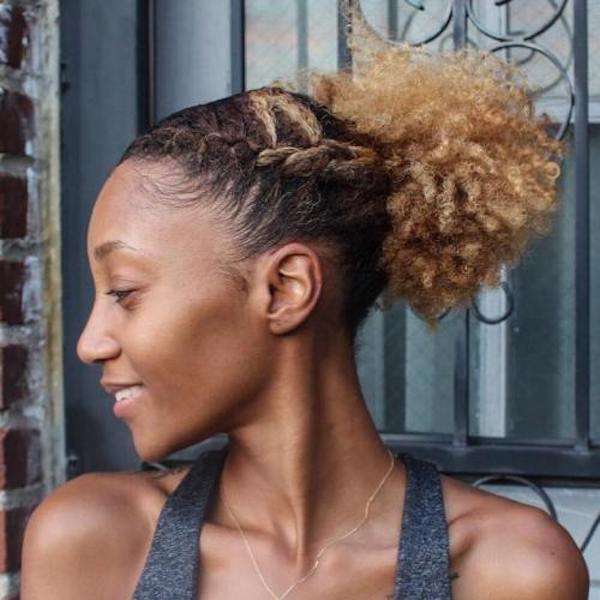 Coda alta per capelli ricci e lunghi